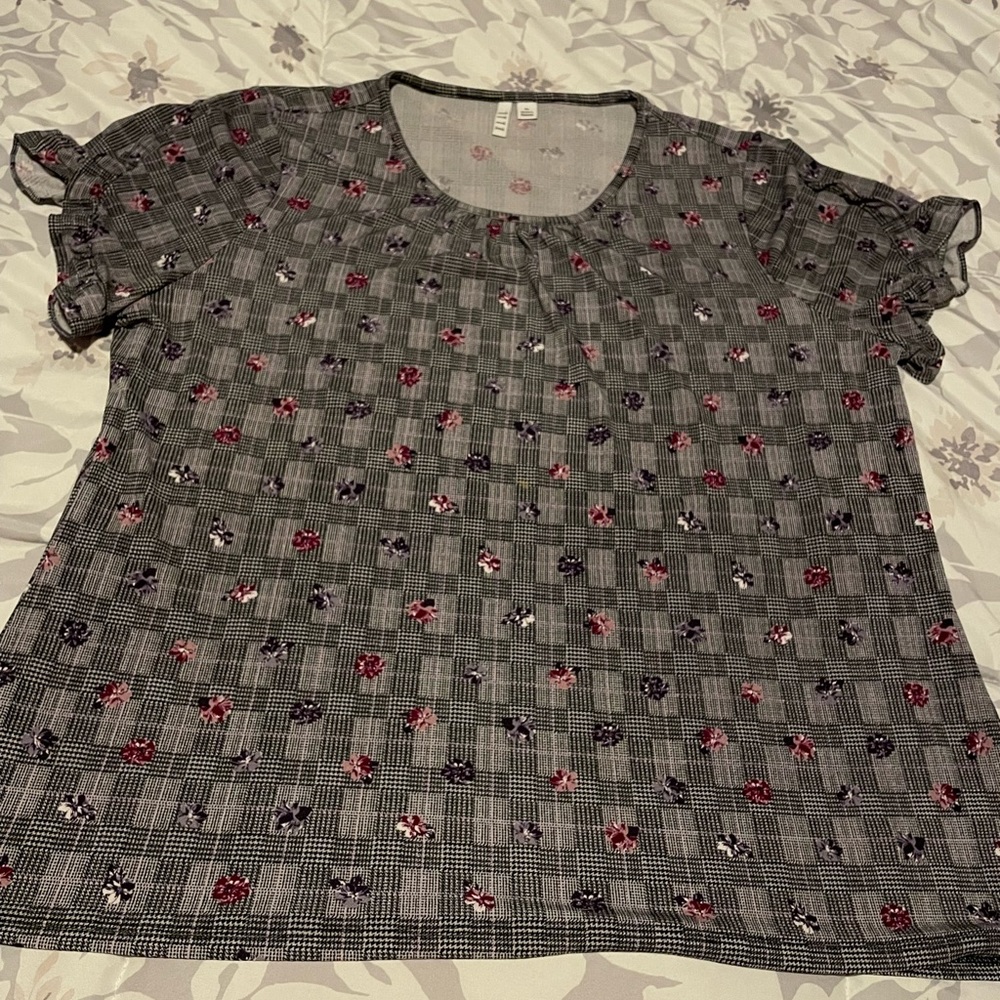 Elle short sleeve floral top